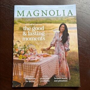 Magnolia bundle 5 Magazines included in excellent condition.